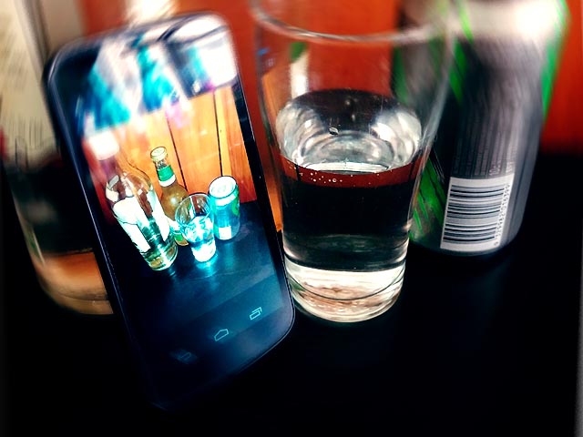 Social Media drinking game Neknomination