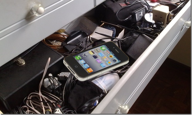 old-iphone-in-drawer