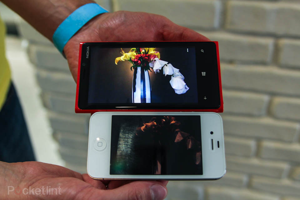 Nokia Lumia 920 vs iPhone 4S Camera