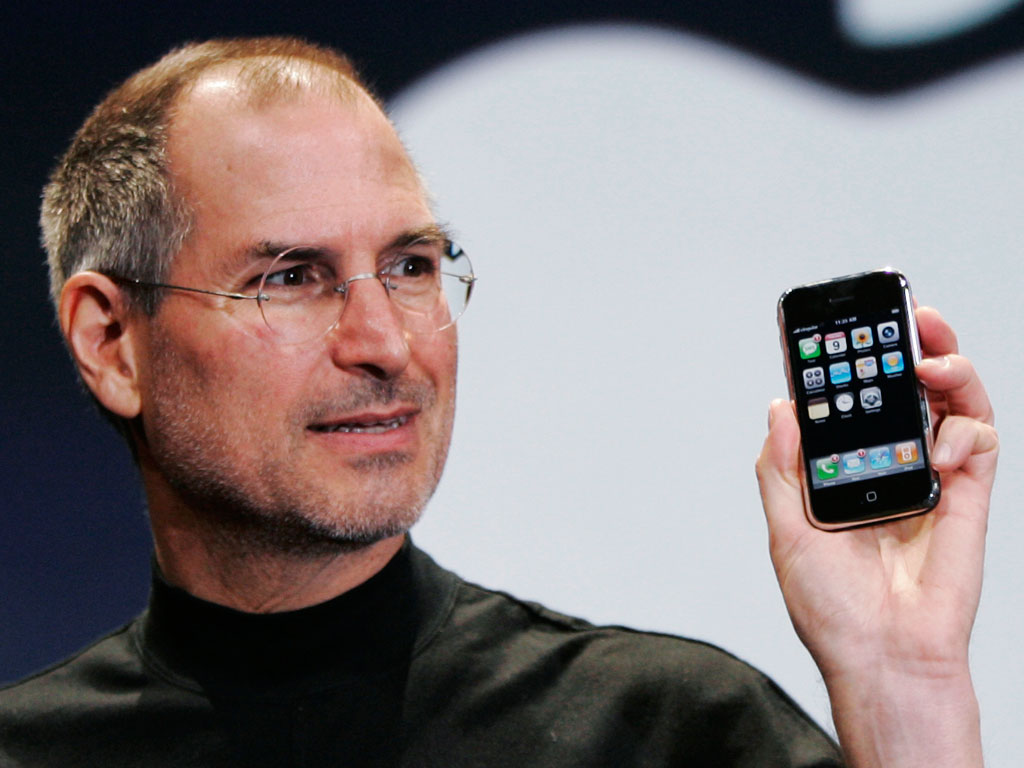 steve jobs holding iphone