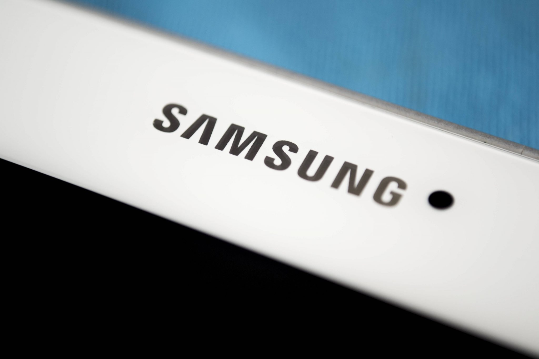 Samsung bezel less Galaxy S8