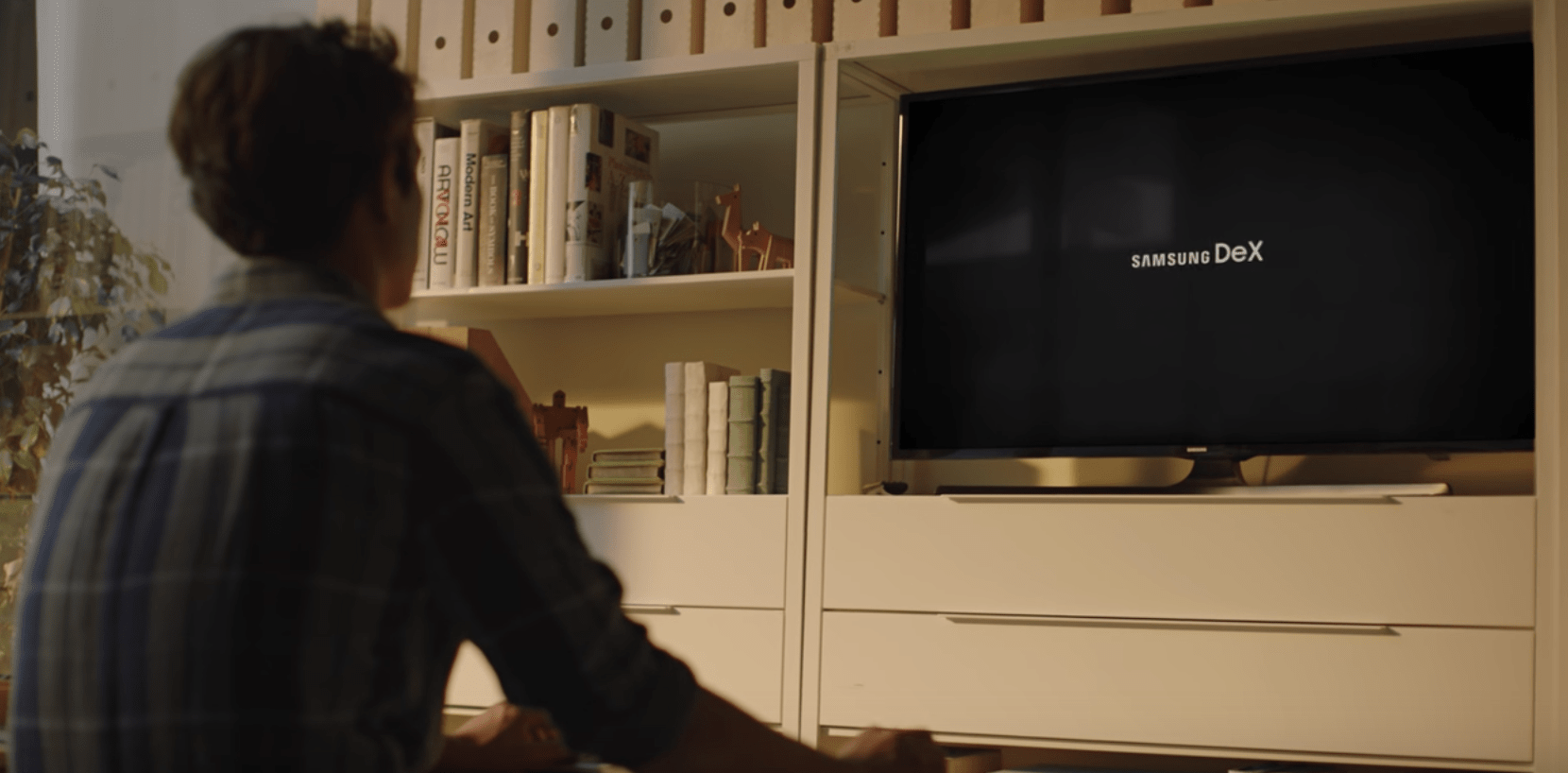 Image of DeX functioning on a desktop monitor