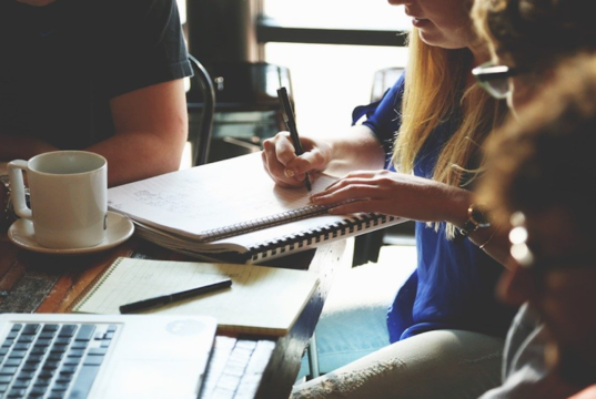 BENEFITS OF STUDYING BUSINESS MANAGEMENT