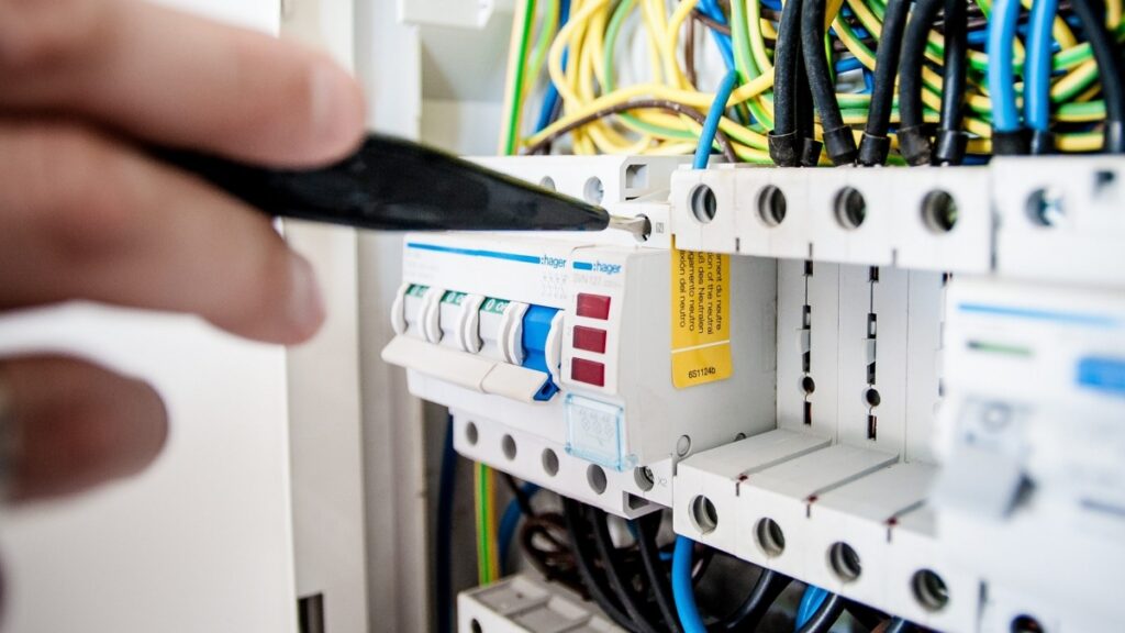 Potential safety hazards for electricians