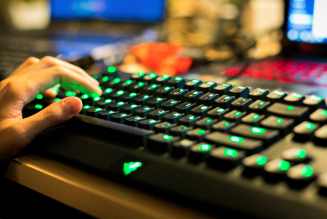 4 Ways to Earn by Playing Real-Money Games