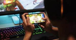 Playing Games on a Computer vs a Smartphone