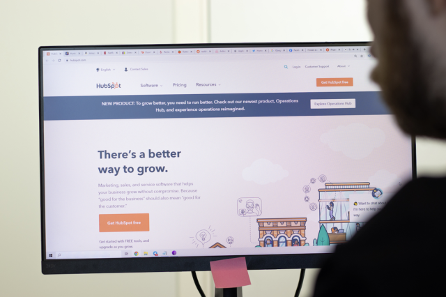 Discover the Easiest Way to Transfer Data from Snowflake to HubSpot