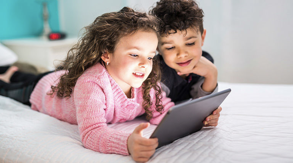 Rising Screen Time of Kids is Triggering Red Alarm