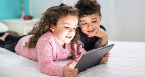 Rising Screen Time of Kids is Triggering Red Alarm