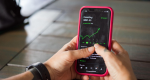 How Safe Is It to Trade Stocks via Smartphones?