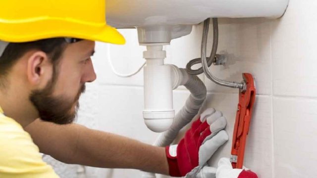 Things to Think About Before Calling an Emergency Plumber