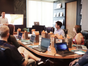 Guide: Choosing The Right IT Service Company Guide: Choosing The Right IT Service Company