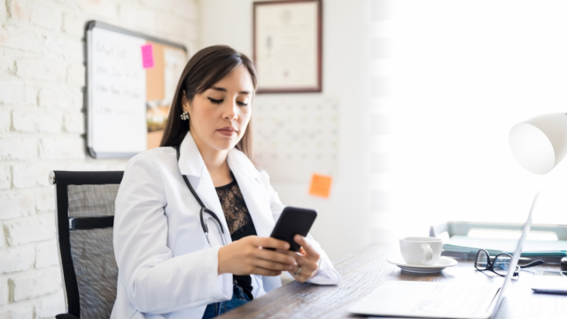 Ultimate Guide to HIPAA-Compliant texting and SMS