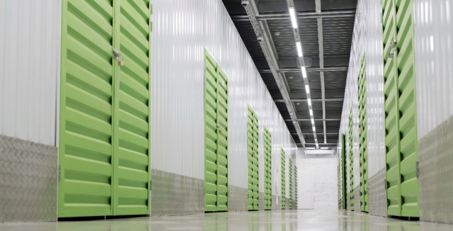 Types of gates used in warehouse halls