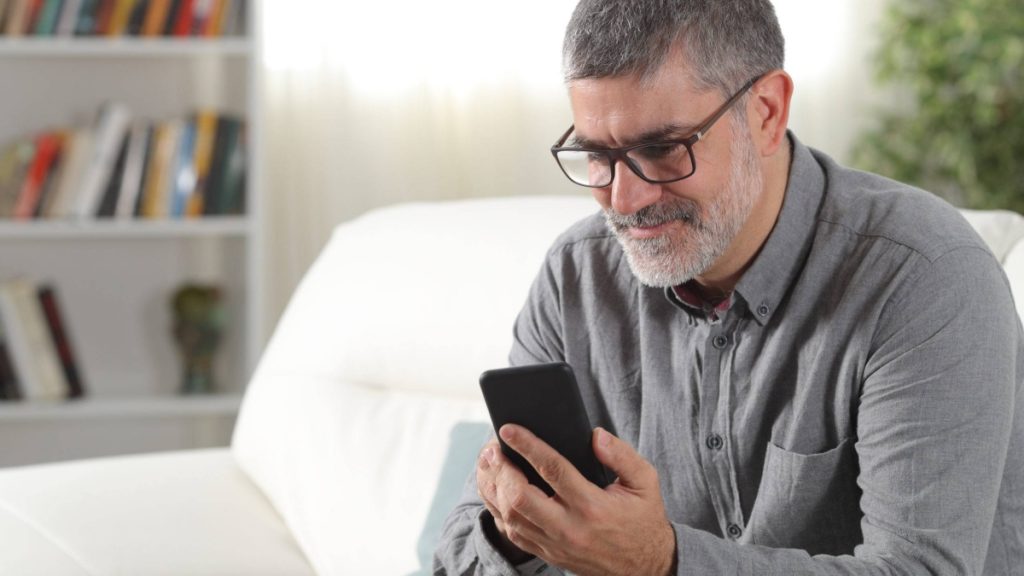 Connected Care Enhancing Communication Through Caregiver Mobile Apps