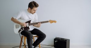 Strumming to Smarter Why Playing Guitar Boosts Brain Power More Than Just Listening