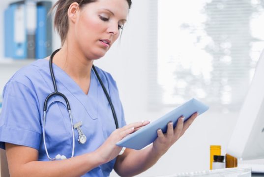 Why Medical Professionals Prefer Specialized Tablets Over PCs