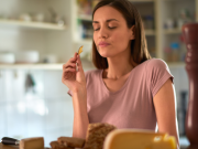 Common Triggers for Emotional Eating and How to Break Them Common Triggers for Emotional Eating and How to Break Them