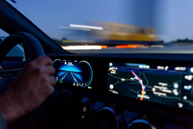 Navigating Road Safety Apps and Smart Features Navigating Road Safety Apps and Smart Features