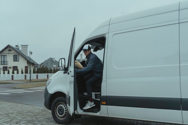 Why Large Organizations Are Rethinking the Last Mile of Internal Delivery